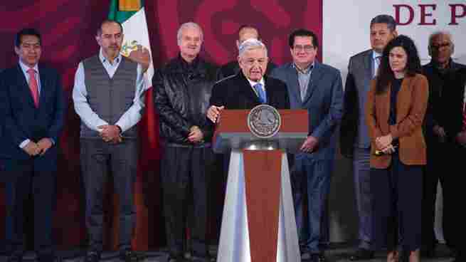 AMLO anuncia aumento del 20% al salario mínimo en 2023